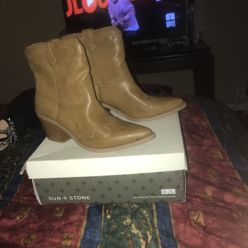 Sun + Stone Women's Tan Ankle Boots